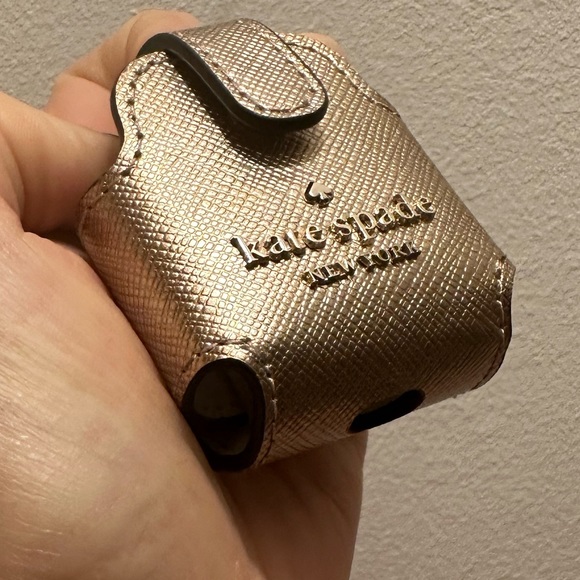 Kate Spade AirPod Case - Picture 6 of 8